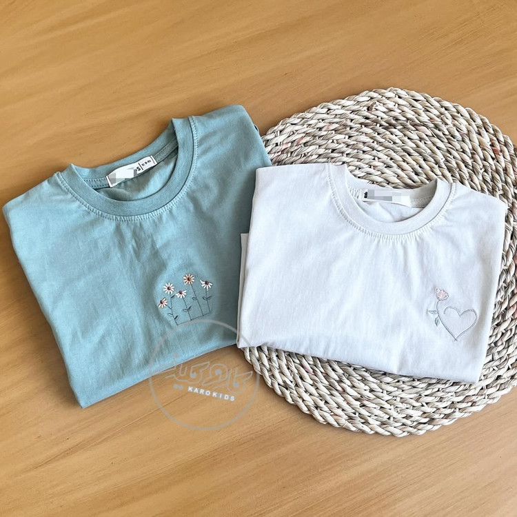 عکس کراپ تاپ گره ای دخترانه تابستانی طرح گلدوزی در دورنگ سبز و استخوانی