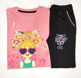 بلوز به همراه شلوار ست صورتی رنگ دخترک عینکی